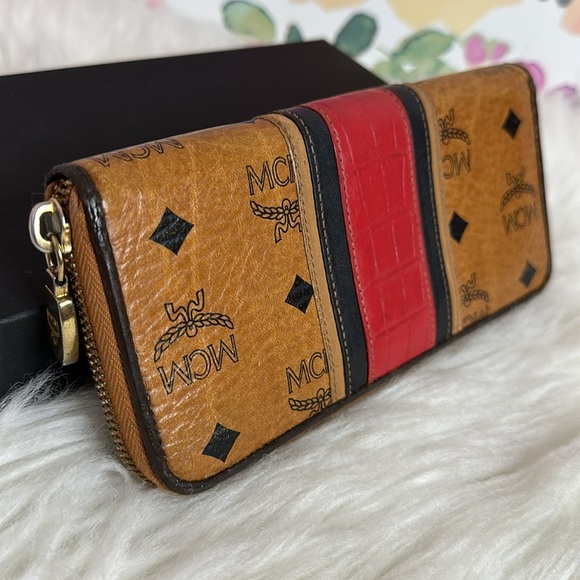 💯Authentic MCM long Wallet 🍀 - Picture 4 of 13